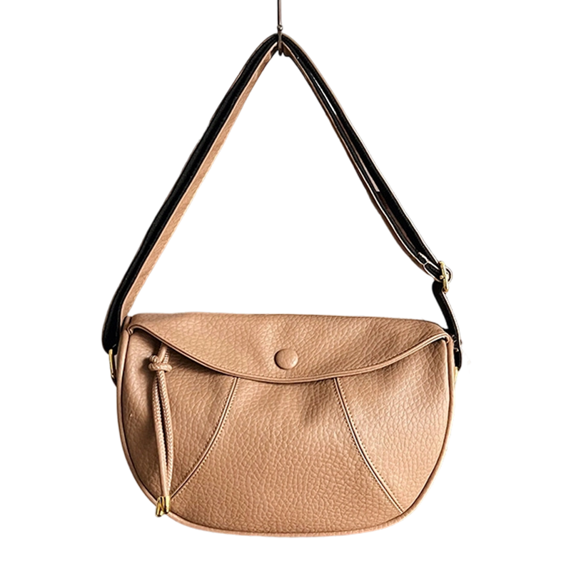 Fashionable minimalist shoulder bag